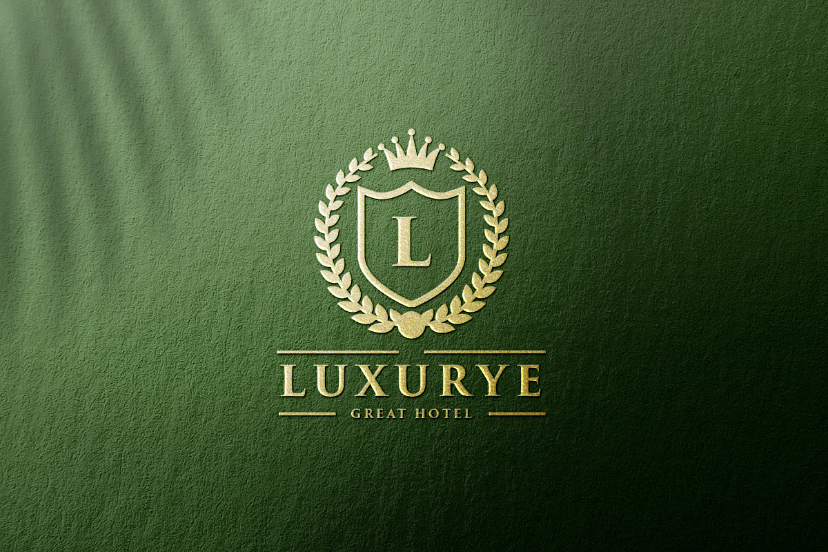 Classic Gold Monogram Letter L Wreat preview 3