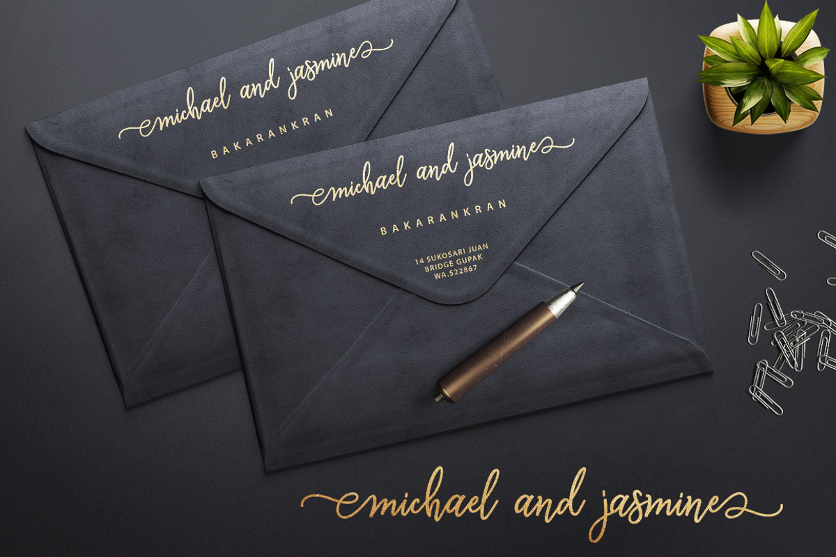 Monalisa Luxurious Font preview 2