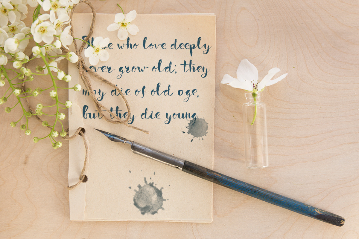 Boriska watercolor grunge font preview 3
