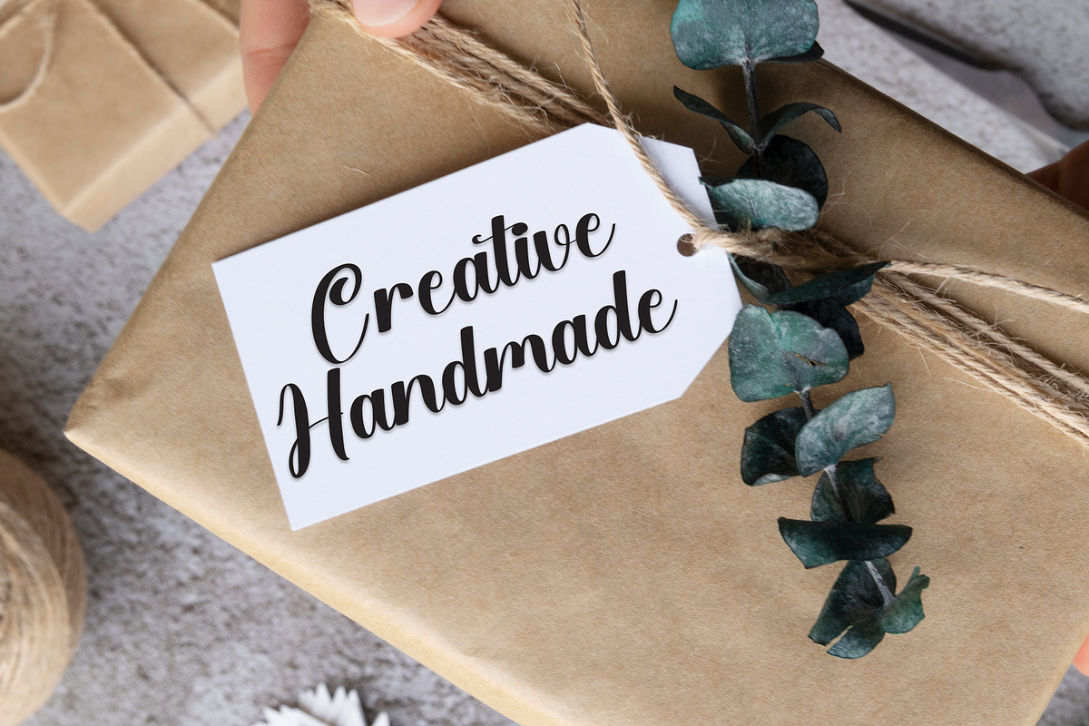 Bigde | Script Font, a Handwritten Font by Scratchones (Photo 4 of 9)