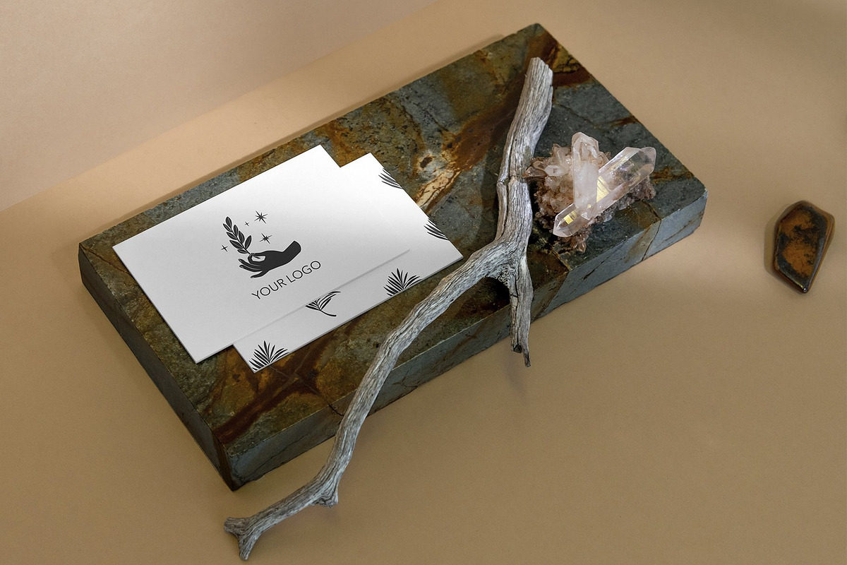 Mysterious set, an Illustration by Mii Lab (Photo 11 of 13)