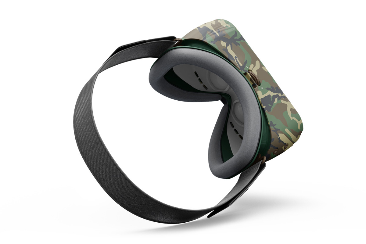 Samsung Gear VR MockUp, a Mask Mockup by PixelMockup (Photo 15 of 17)