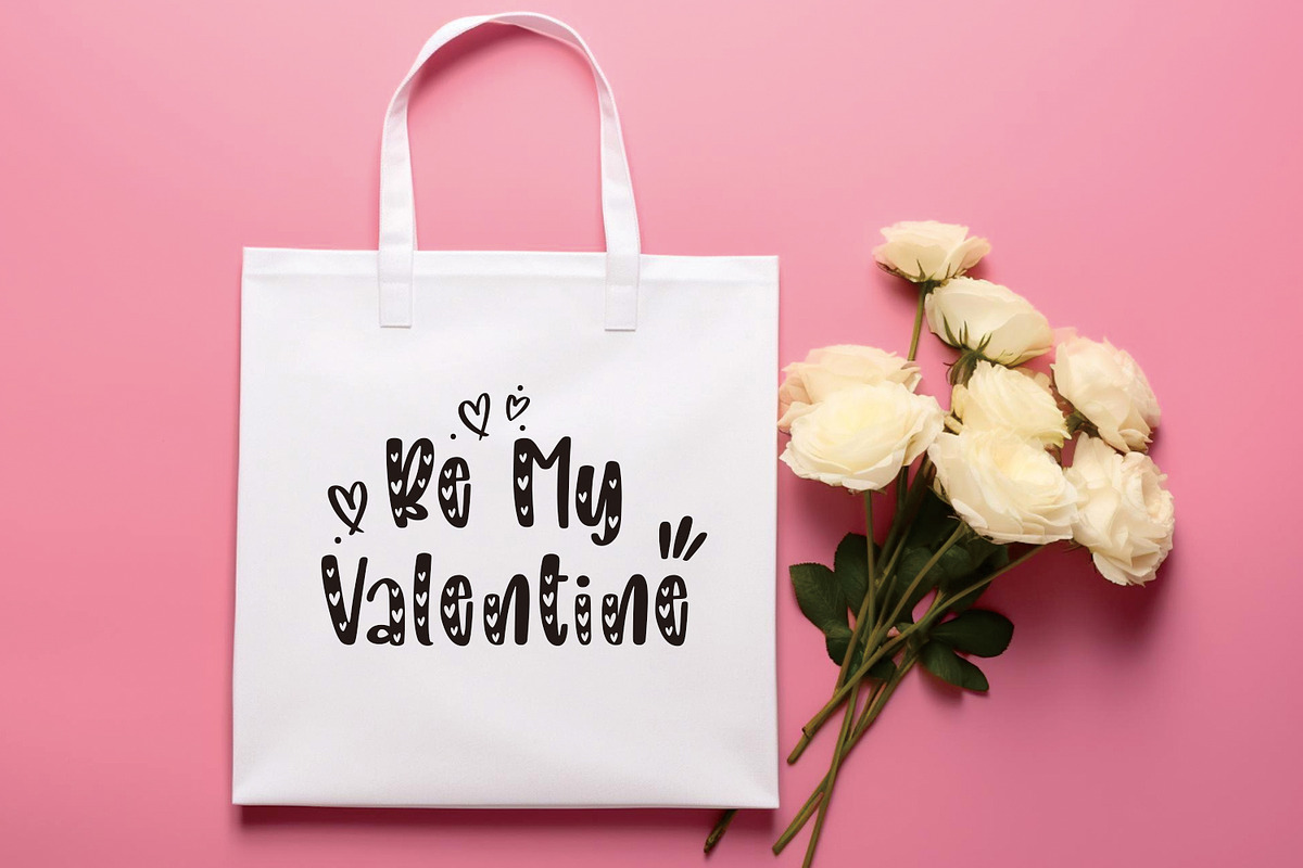Valentines, a Handwritten Font by Mozatype (Photo 4 of 7)