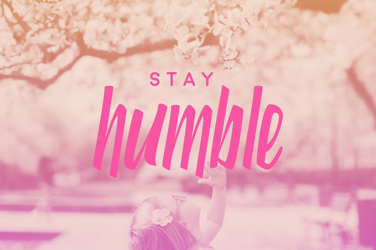 Star Tail Script Font preview 5