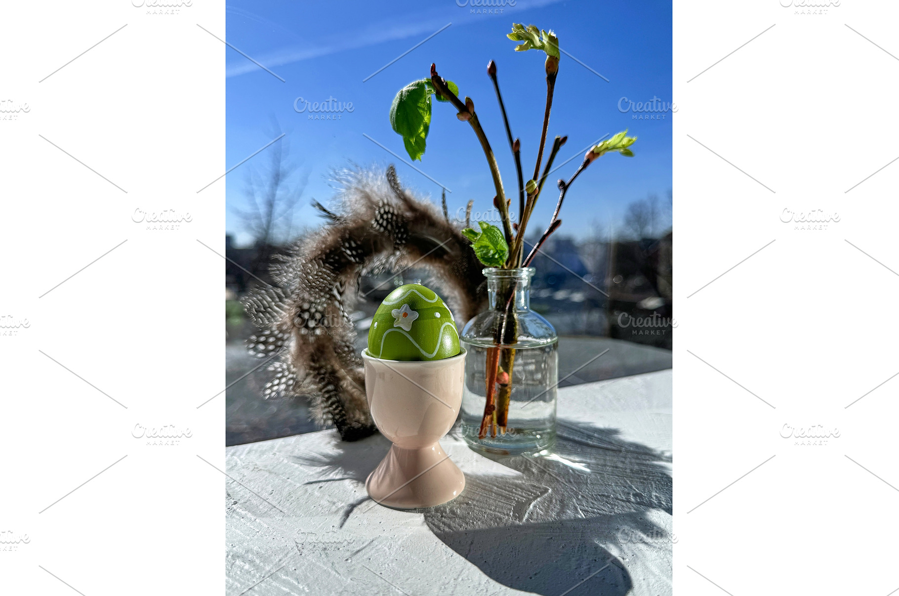 Green Easter egg in ceramic holder, a Photo by tilialucida