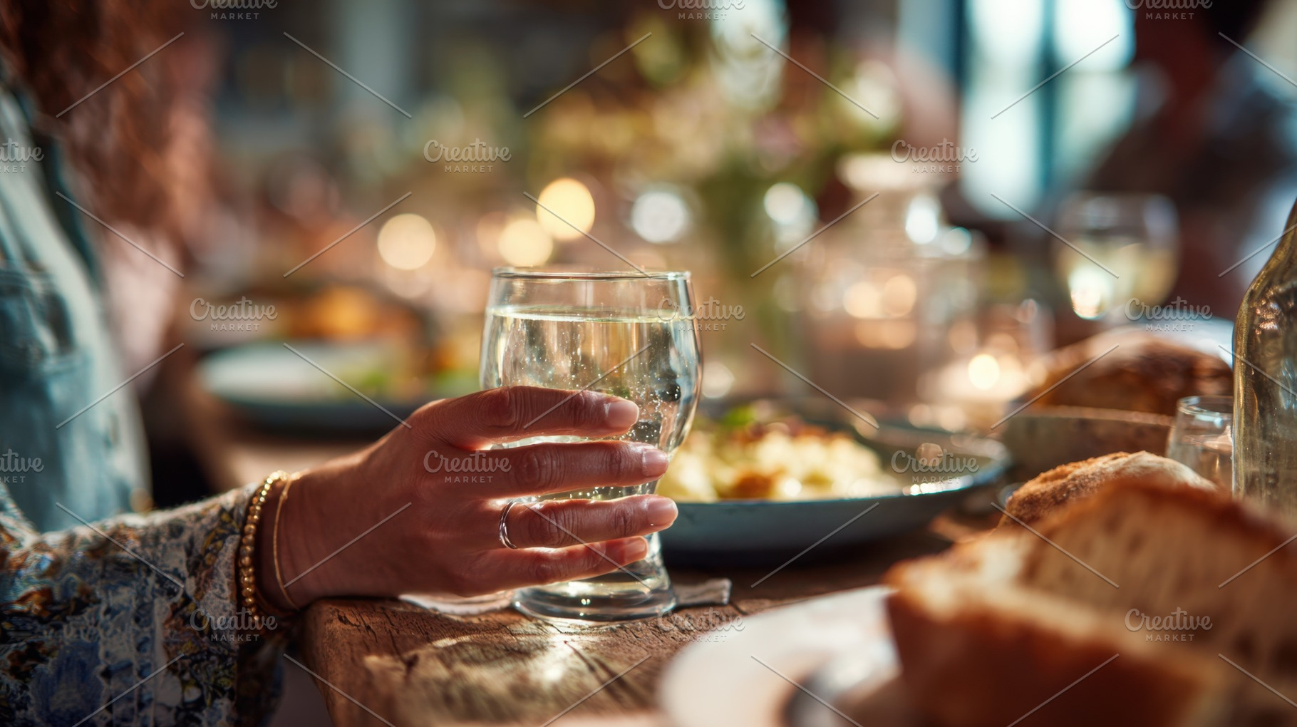 People gather for a meal and drinks, a Photo by Beautiful things