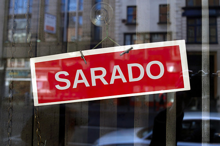 closed sign in Filipino