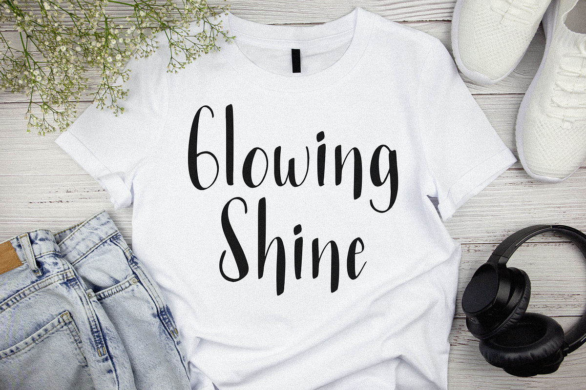 Bencoleng, a Script Font by Essentials Studio (Photo 2 of 8)
