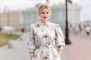 Woman Long-Sleeved Dress Mockup PSD, a Shirt Mockup by 1001 mockups (Thumbnail 5 of 9)