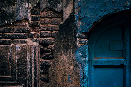 Scars of Decay, an Architecture Photo by HipFonts