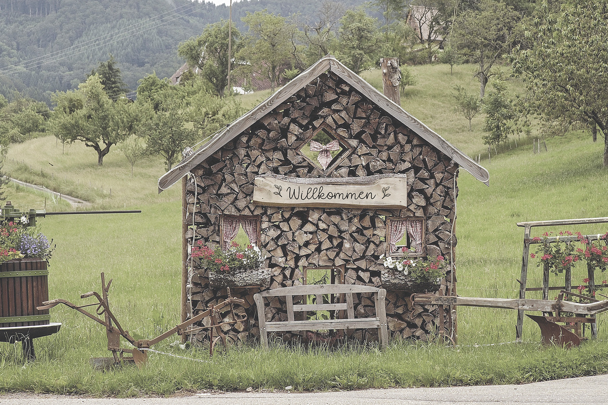 Quaint Garden Floral Font +EXTRAS, a Script Font by AnMark (Photo 12 of 12)