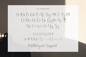 Simptown Boutique - Handwritten Font