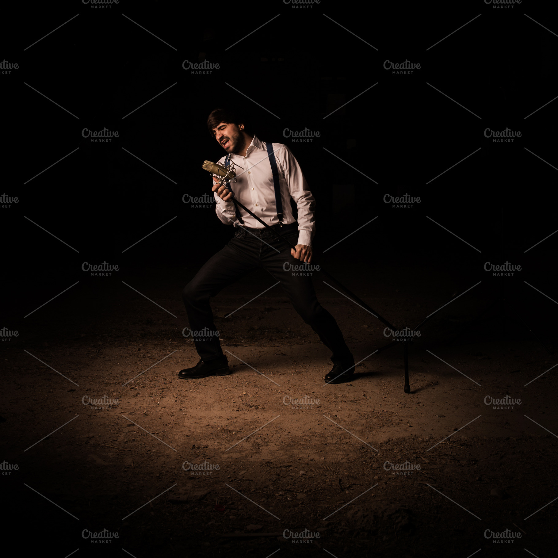 Singer singing, a Background Photo by robcar