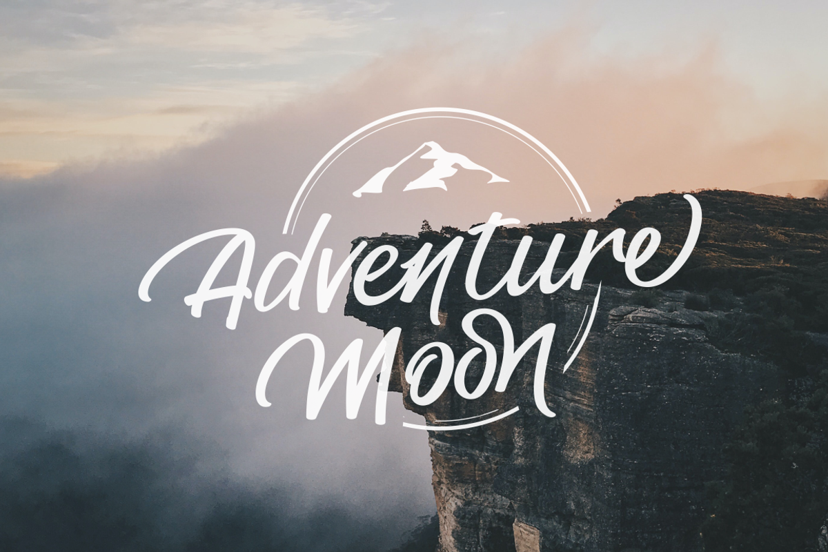 Delhus Fyione, a Script Font by Joko Setiono (Photo 6 of 12)