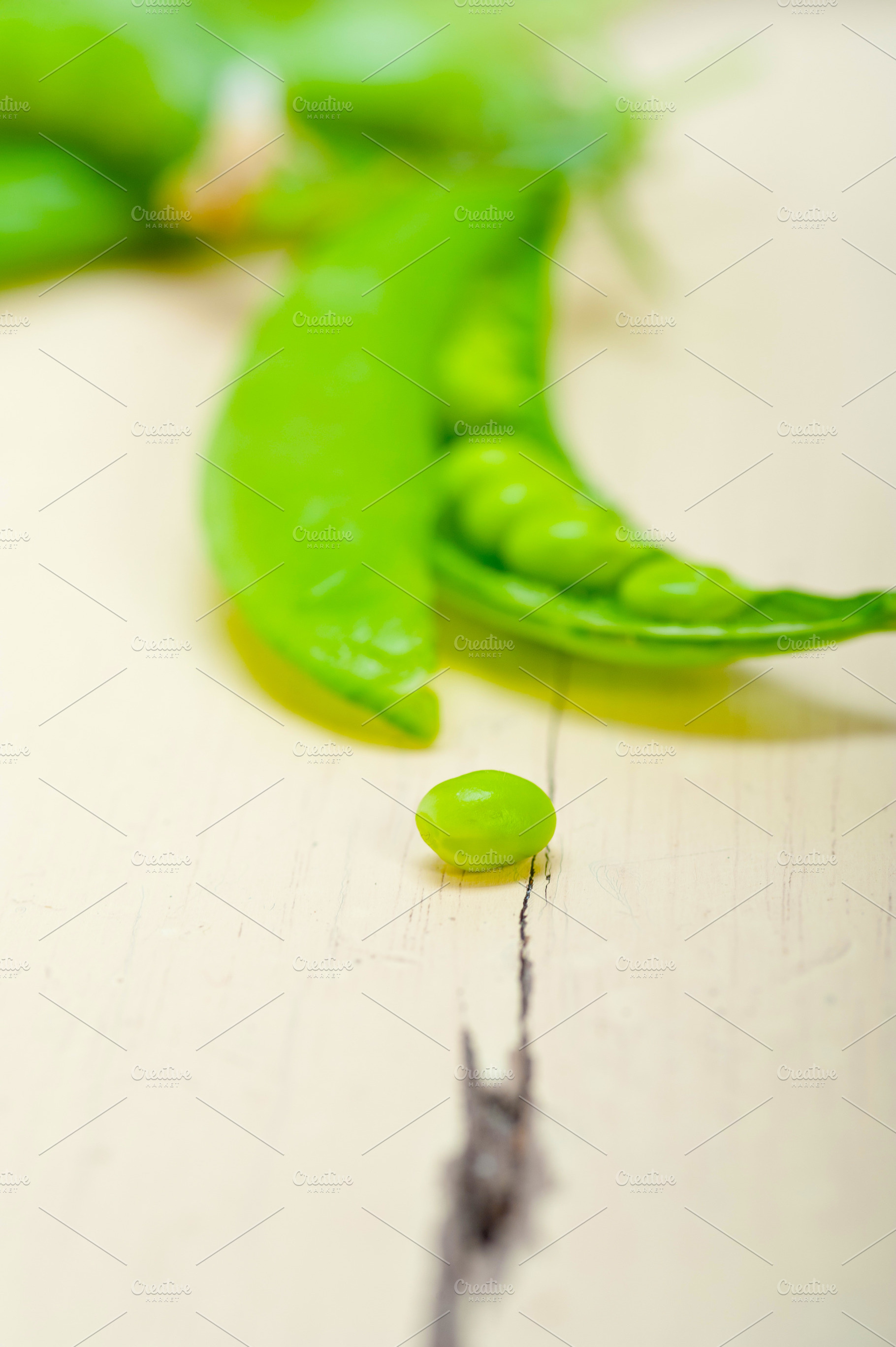 hearthy fresh green peas, a Photo by keko64