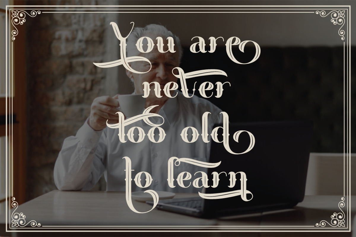 Royal Queen - Vintage Display Font preview 8