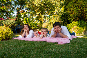 Chins on hands family lined up, a Person Photo by Elena Vagengeim