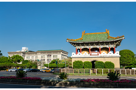 East Gate at a roundabout in Taipei, an Architecture Photo by Leonid Andronov