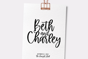 October Handwritten Script Font