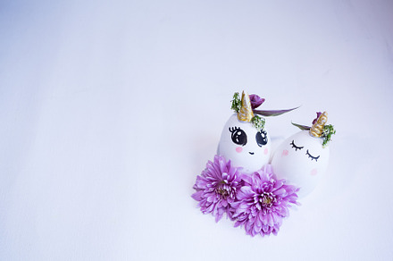 Unicorns, eggs and flowers
