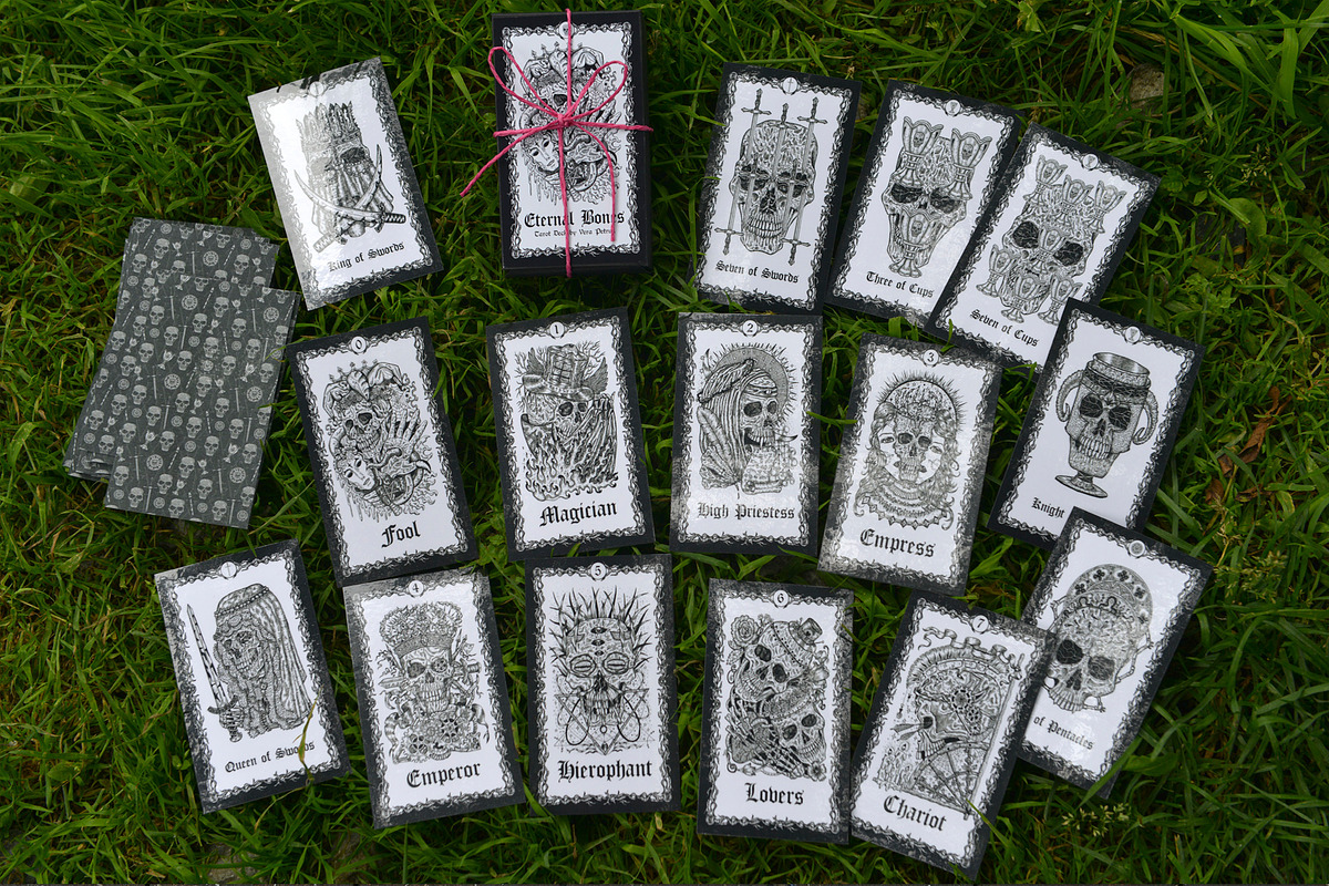 Eternal Bones Tarot, an Illustration by Samiramay (Photo 3 of 11)