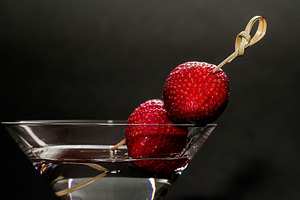Strawberries garnishing martini glas, a Photo by 1miromiro