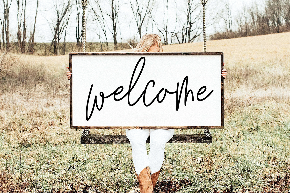 Saturday - Signature Script Font preview 6