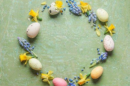 Circle Easter frame
