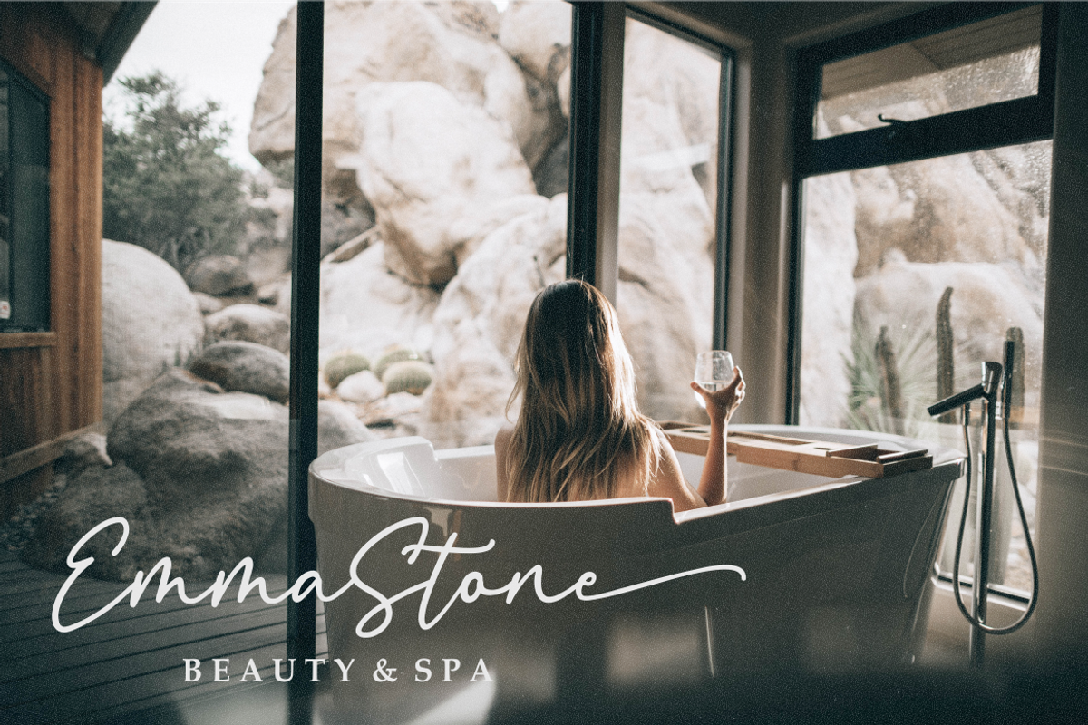 Callinda a Signature Font, a Script Font by Vilogsign (Photo 4 of 8)