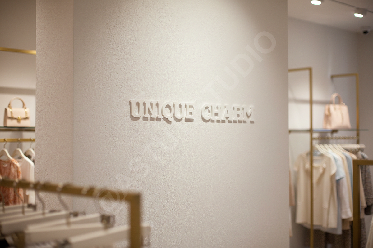 Puhu - Elegant & Sophisticated Seri, a Serif Font by Astuti Studio (Photo 12 of 16)
