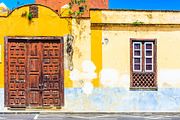 Old house with wooden door, an Architecture Photo by Alinadanilova (Thumbnail 2 of 2)