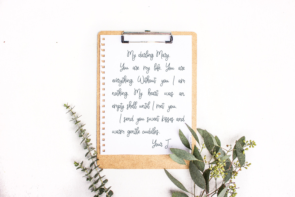 Raisia Script Font preview 2
