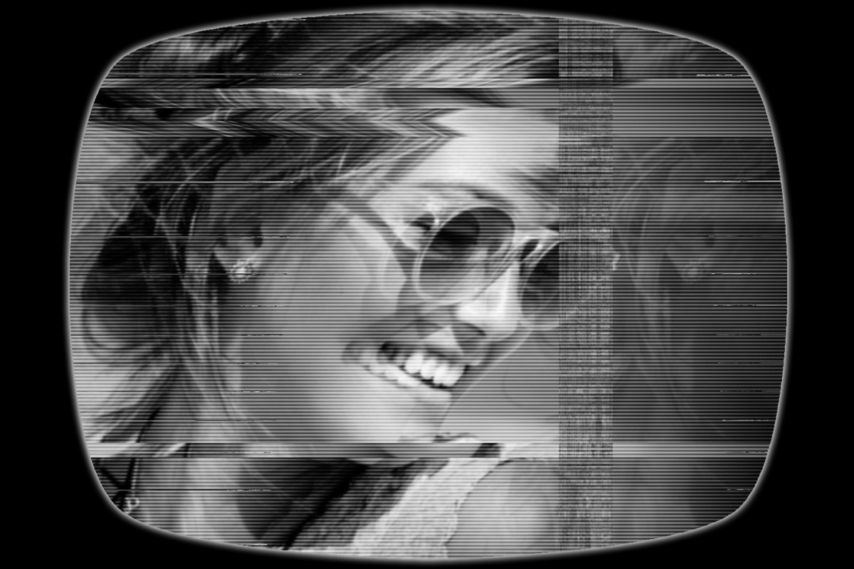 Vintage TV Interference GLITCH Portr, an Action Add-On by designvillage (Photo 10 of 13)