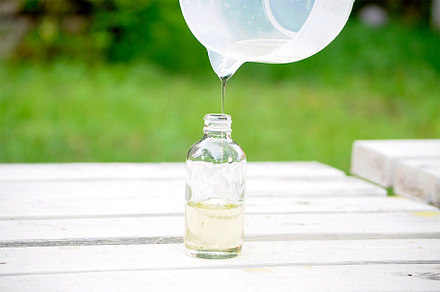 Pouring oil