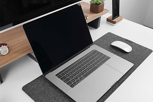 MacBook Pro 15″ Mockup (PSD)