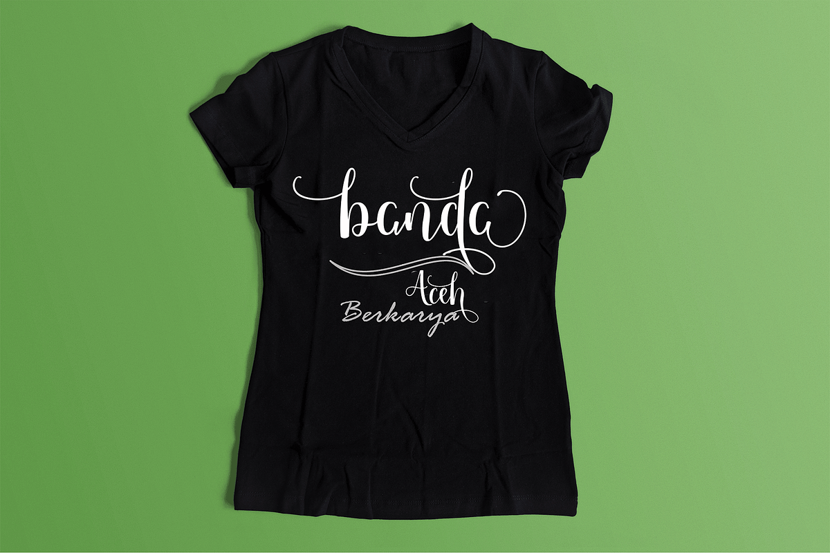 Margarita, a Script Font by Deniz86 (Photo 5 of 10)
