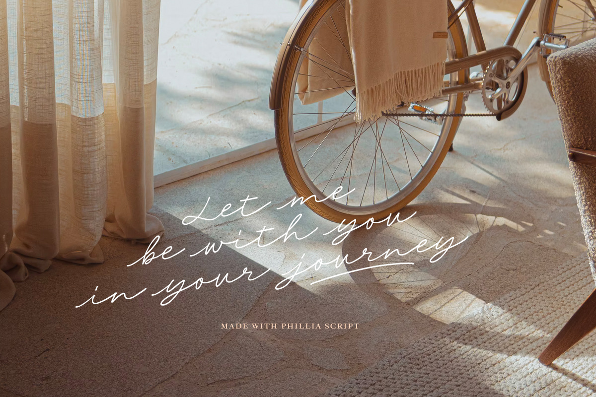 Phillia - Minimalist Signature Font, a Script Font by Sarid Ezra (Photo 2 of 8)