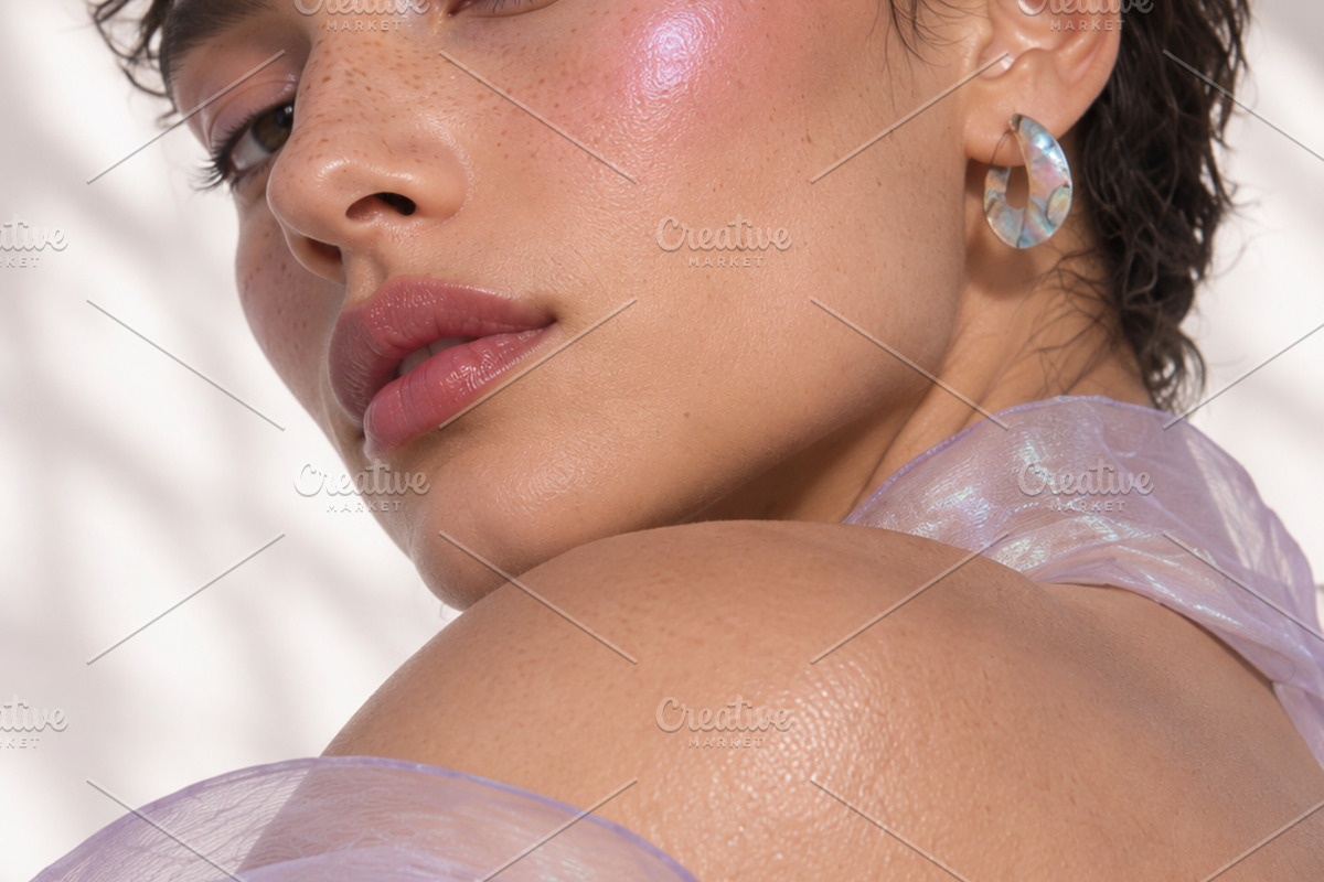 20 Pearl Makeup Photos Beauty Bundle, a Beauty & Fashion Photo by The Edit (Photo 3 of 3)