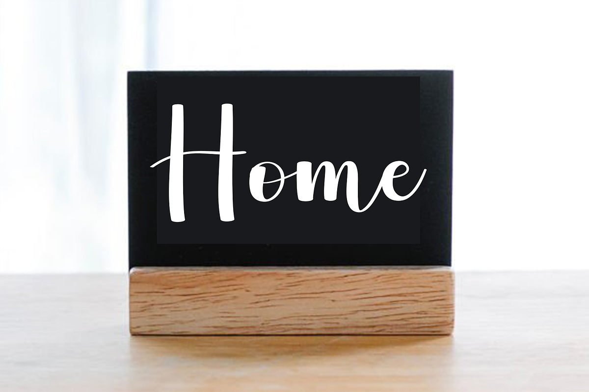 Holiday, a Handwritten Font by FreshTypeINK (Photo 2 of 8)