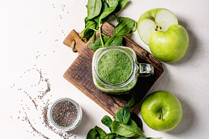 Apple and spinach smoothie containing mixed, creamy, and morning