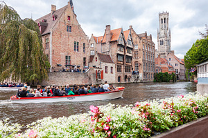 Boat full of tourists in Bruges, an Architecture Photo by BOOCYS