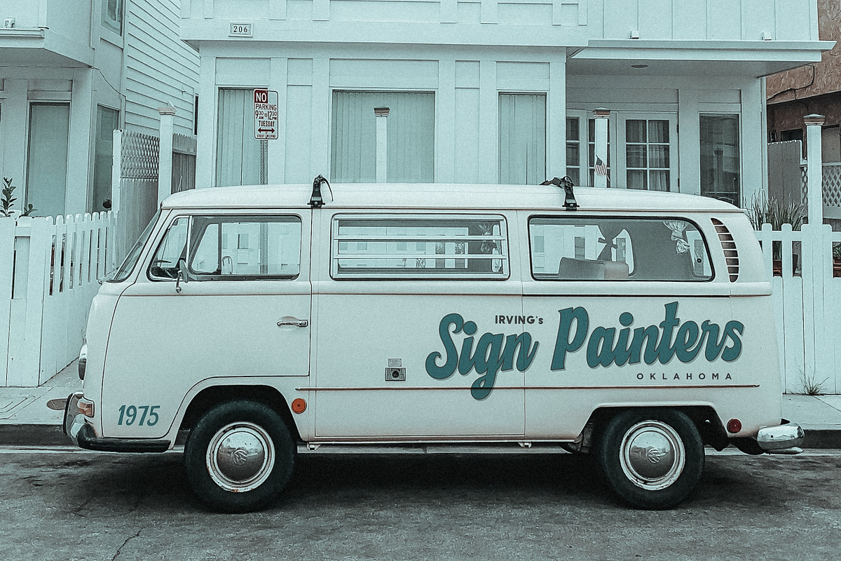 Mister Quenos - Vintage Script Font preview 2