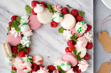 Christmas dessert wreath with macarons and meringues