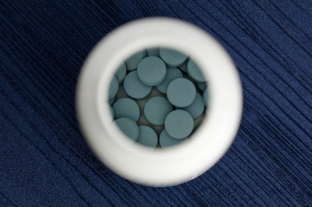 Blue tablets pills flu doctor antibi, a Background Photo by Daniel Megias