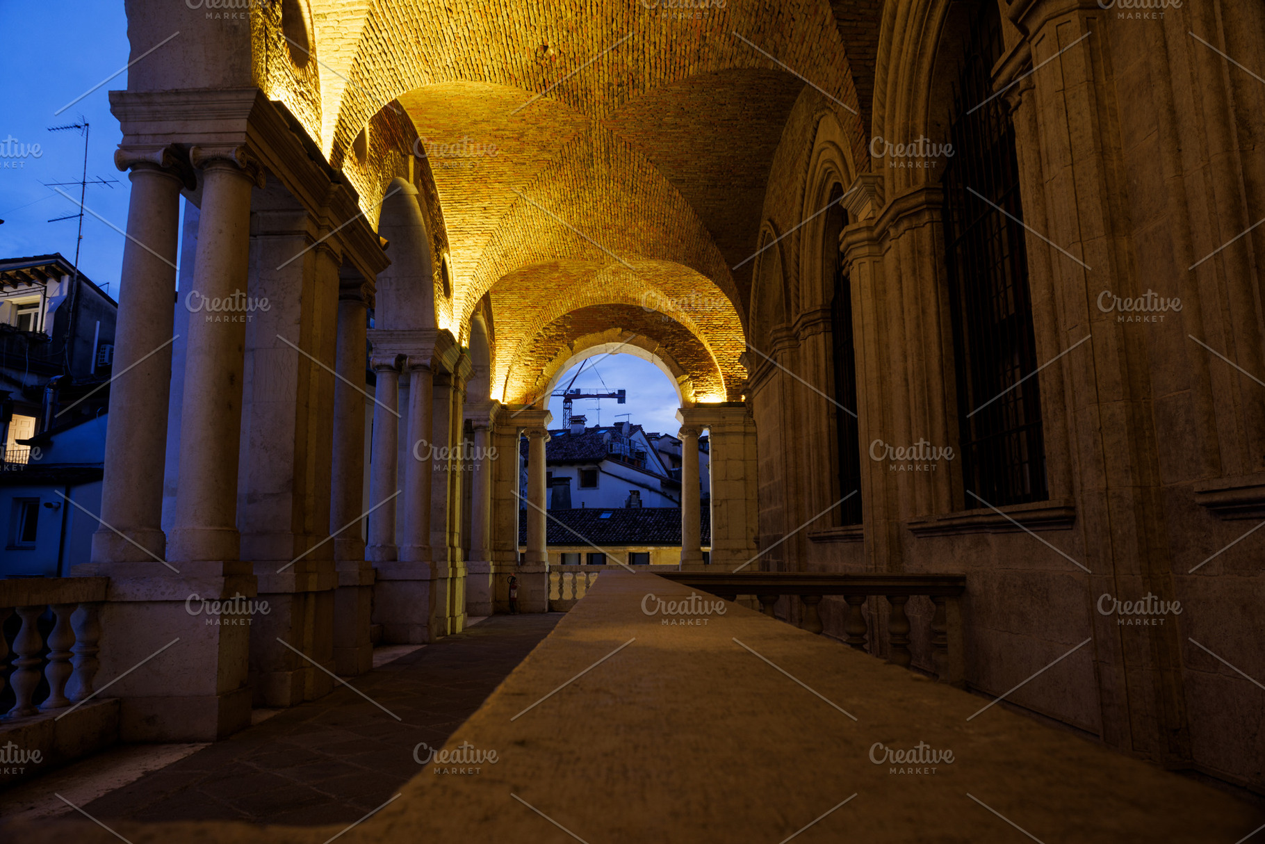 Vicenza downtown, open gallery of the Basilica Palladiana, an Architecture Photo by Bepslabor