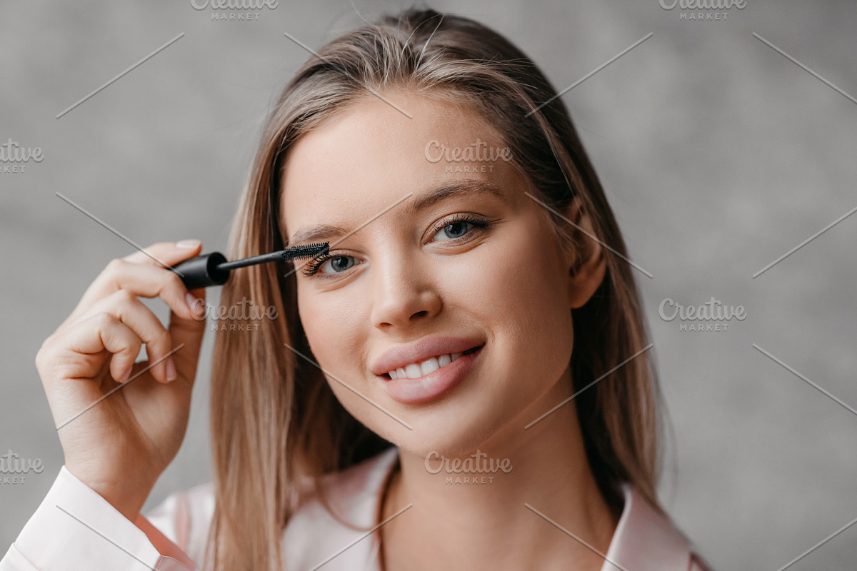Portrait of pretty lady applying mascara with brush, using decorative makeup, p, a Photo by Prostock-Studio (Photo 1 of 4)
