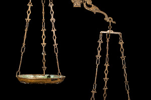 Antique weighing scale containing judge, hand, and law