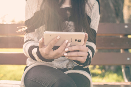 Woman On Nexus 5 preview 4