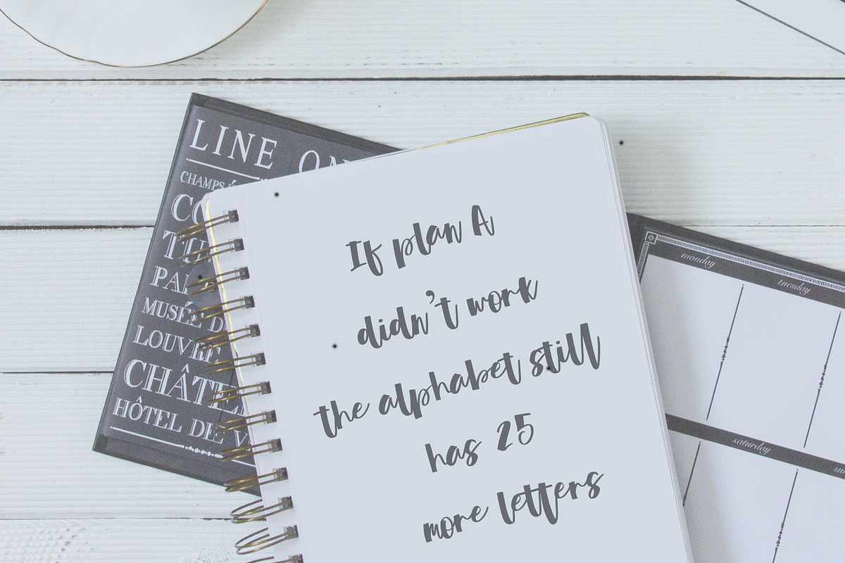 luffio Script Bold Font preview 4