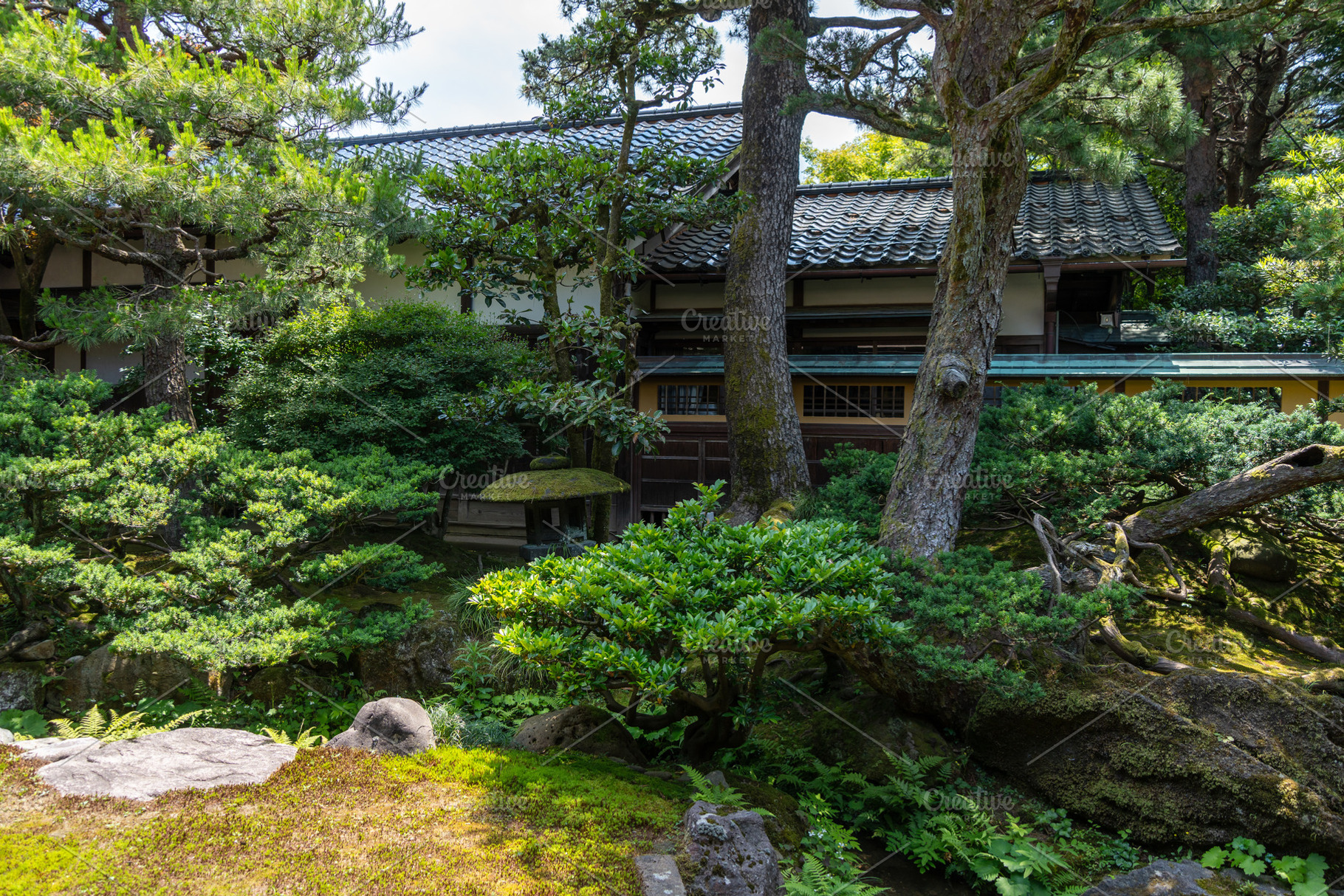 Traditional garden view at Seisonkaku Villa in Kenroku-en Kanaza, an Architecture Photo by GoodGoods